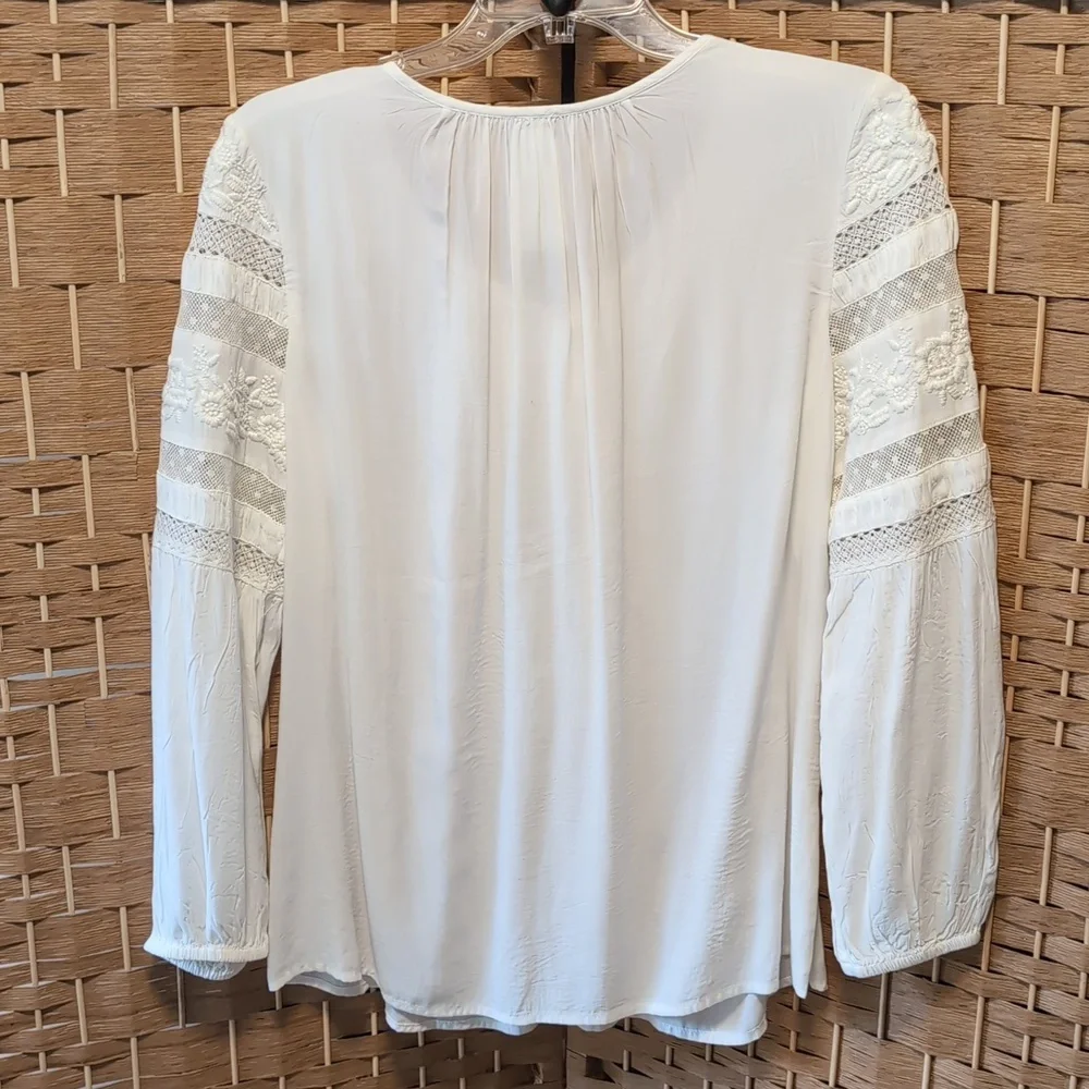 Chico’s Boho Embroidered White Blouse Sheer Lace Sleeves NWT - Picture 4 of 5